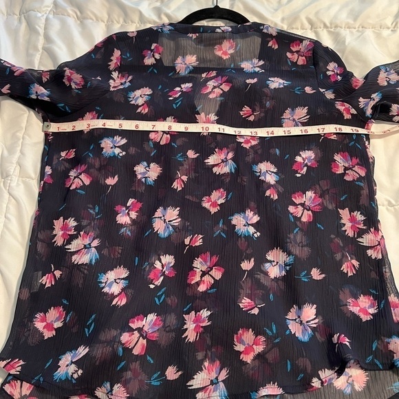 *WOMEN'S St. John's Bay Blouse Medium Petite - Picture 4 of 5